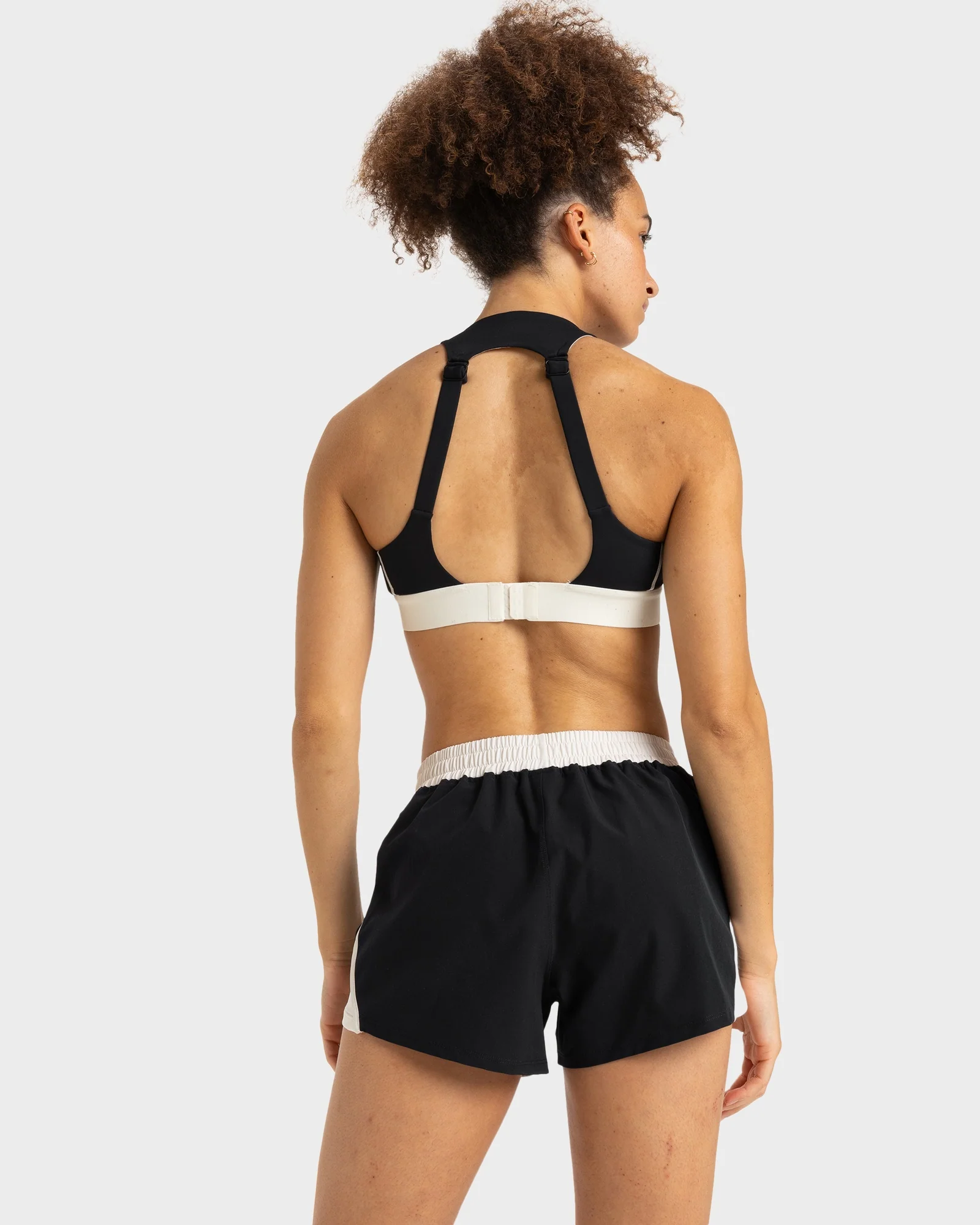 Womens Bold Moves 2.0 Shorts - Image 3
