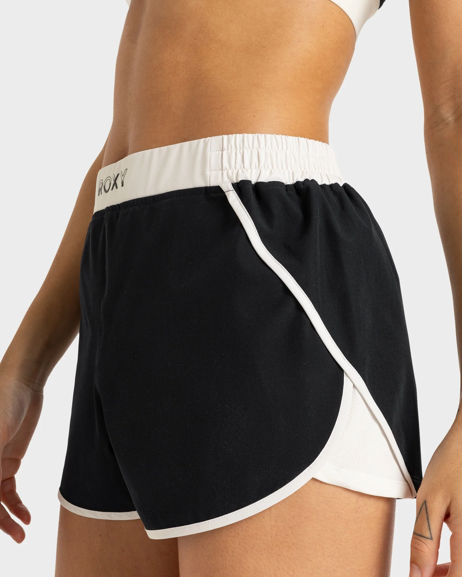Womens Bold Moves 2.0 Shorts - Image 4