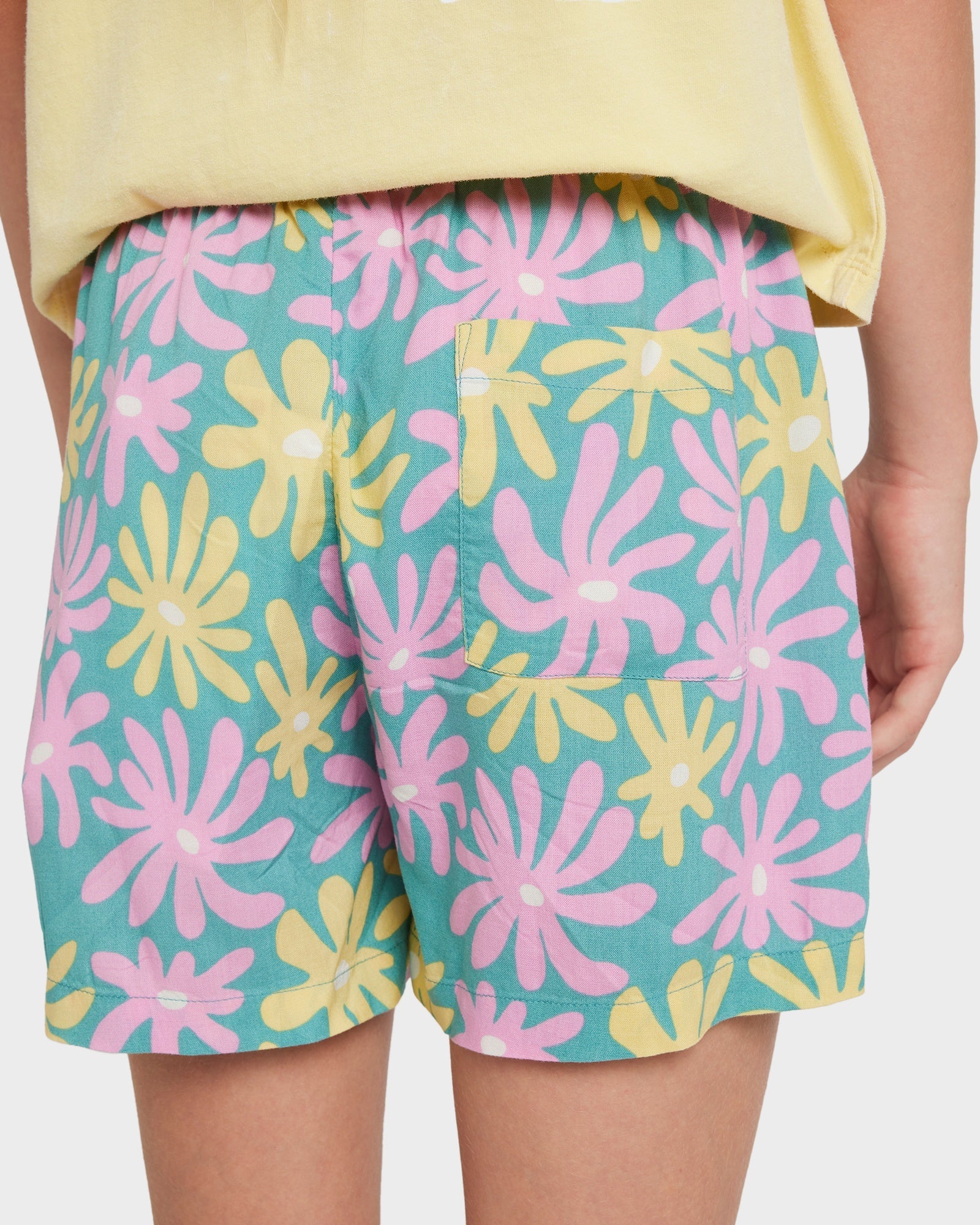 Girls 8-16 Lekeito Break Printed Elastic Waist Shorts - Image 4