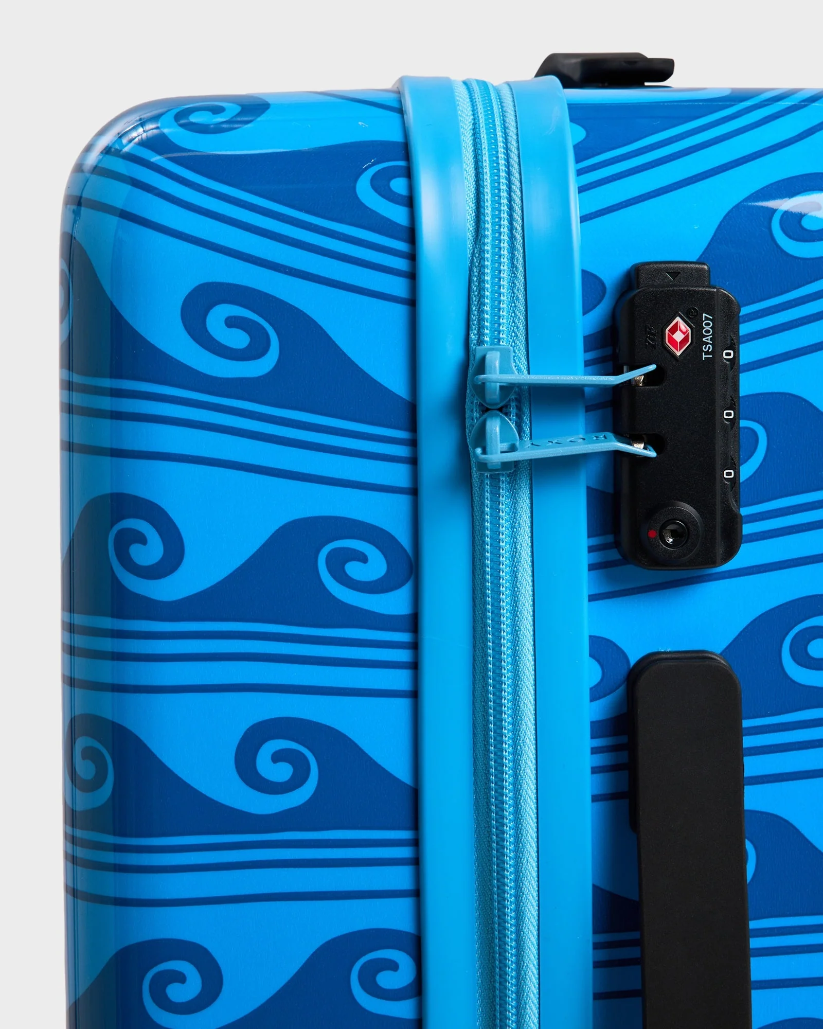 Womens Like A Seashell 39L Roller Suitcase - Image 3