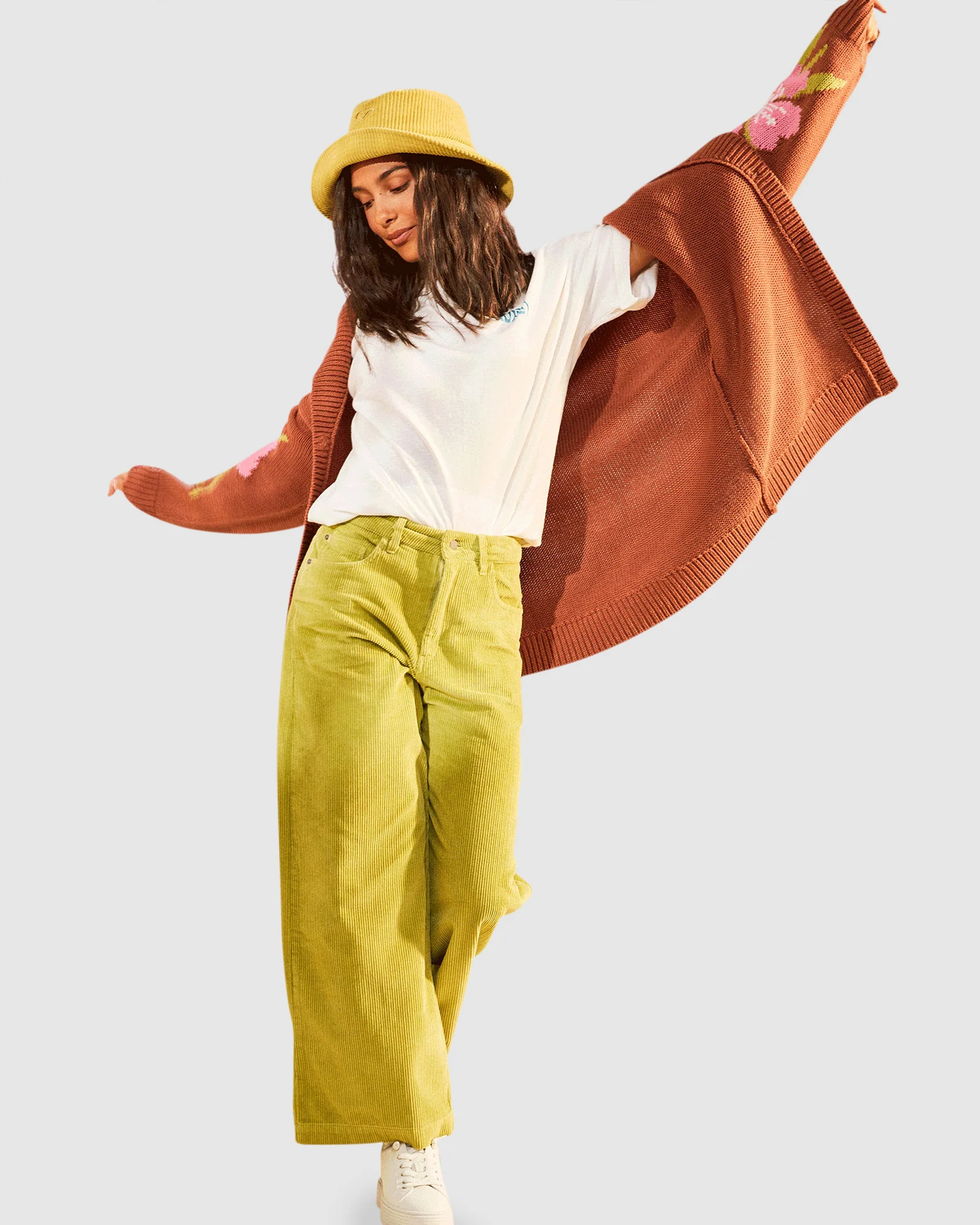 Womens Surf On Cloud Cord Pants - Image 5
