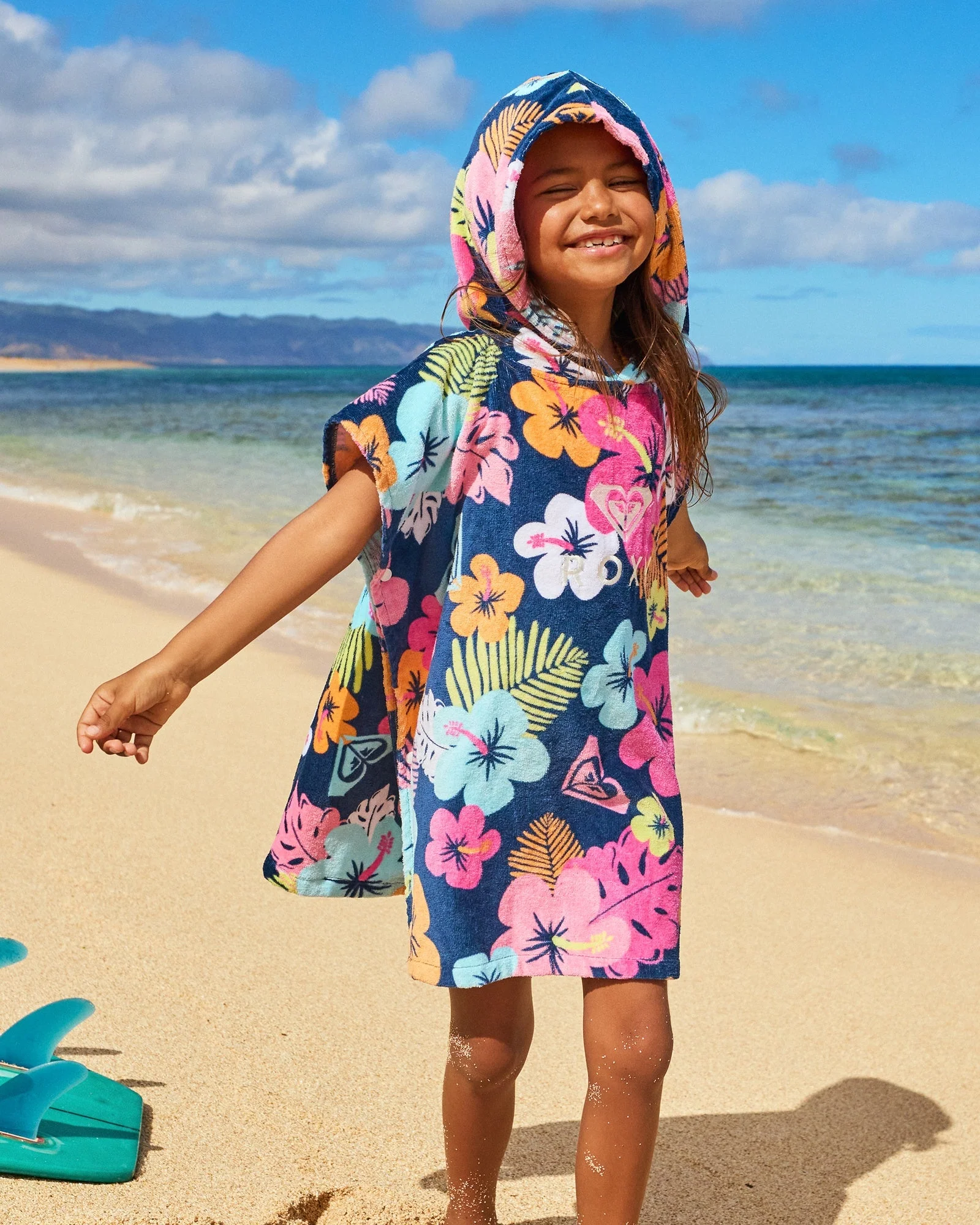 Girls 2-6 TW Stay Magical Hooded Towel - Image 3