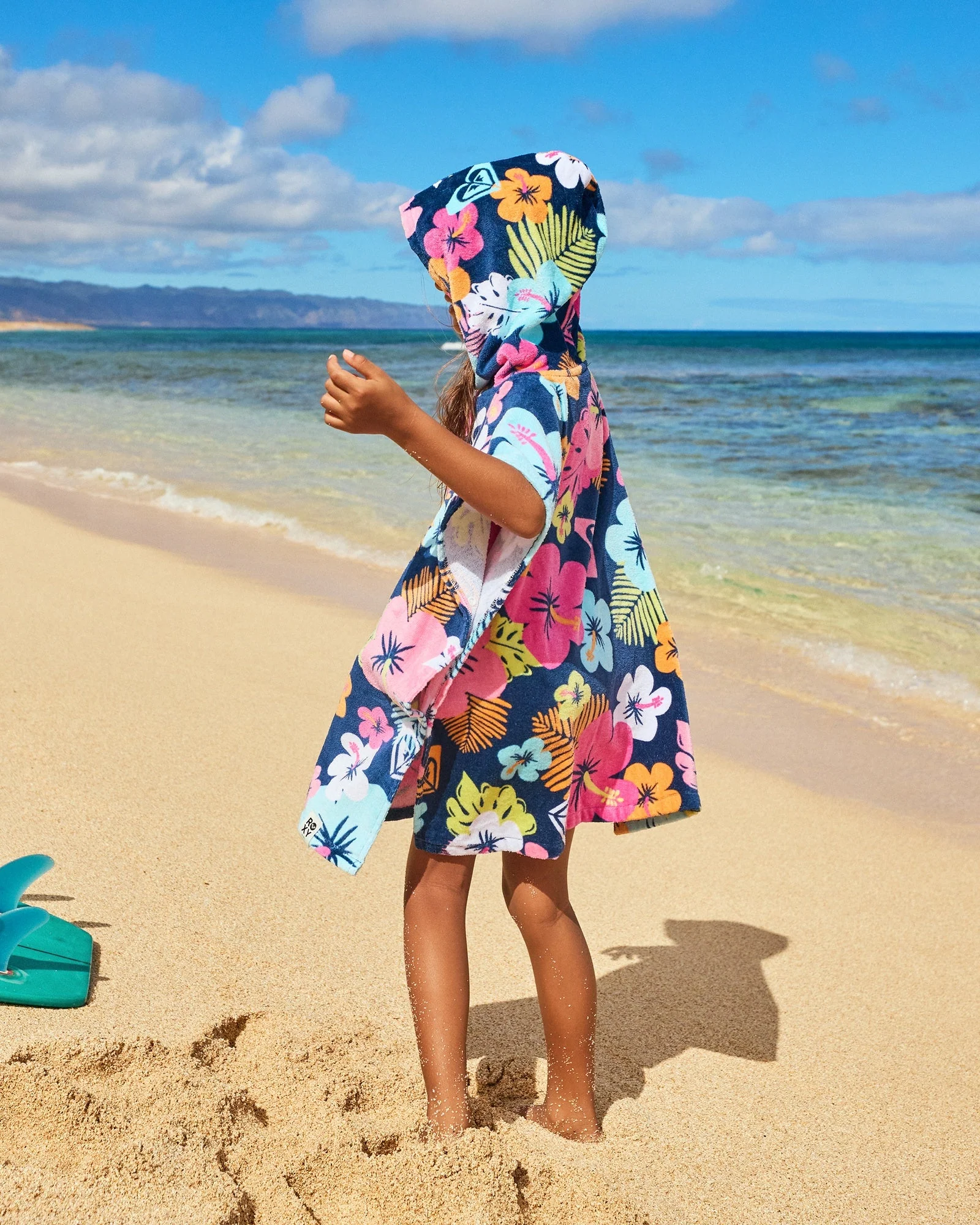Girls 2-6 TW Stay Magical Hooded Towel - Image 4